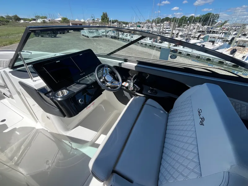 Slide: The Image of Sea Ray SLX 280 Outboard 2026 - 16