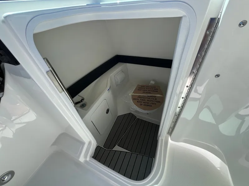 Slide: The Image of Sea Ray SLX 280 Outboard 2026 - 20