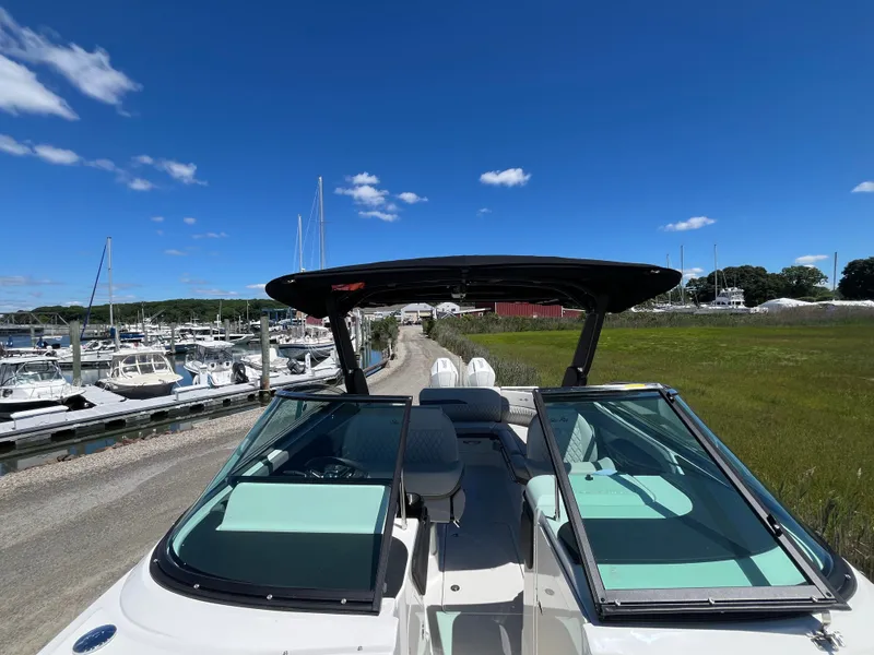 Slide: The Image of Sea Ray SLX 280 Outboard 2026 - 28