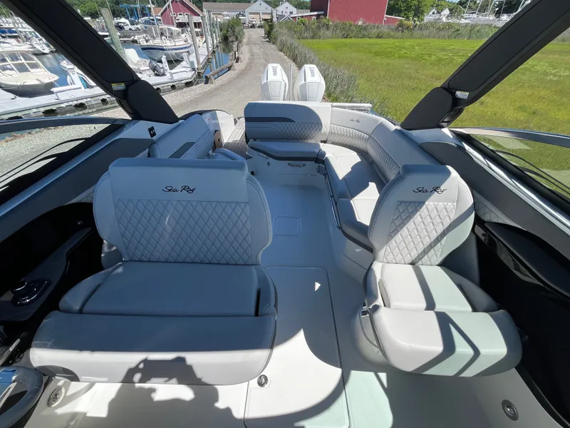 Slide: The Image of Sea Ray SLX 280 Outboard 2026 - 13