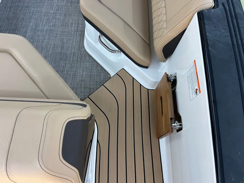 Slide: The Image of Sea Ray SLX 280 Outboard 2026 - 13