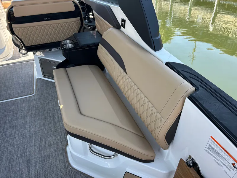 Slide: The Image of Sea Ray SLX 280 Outboard 2026 - 14