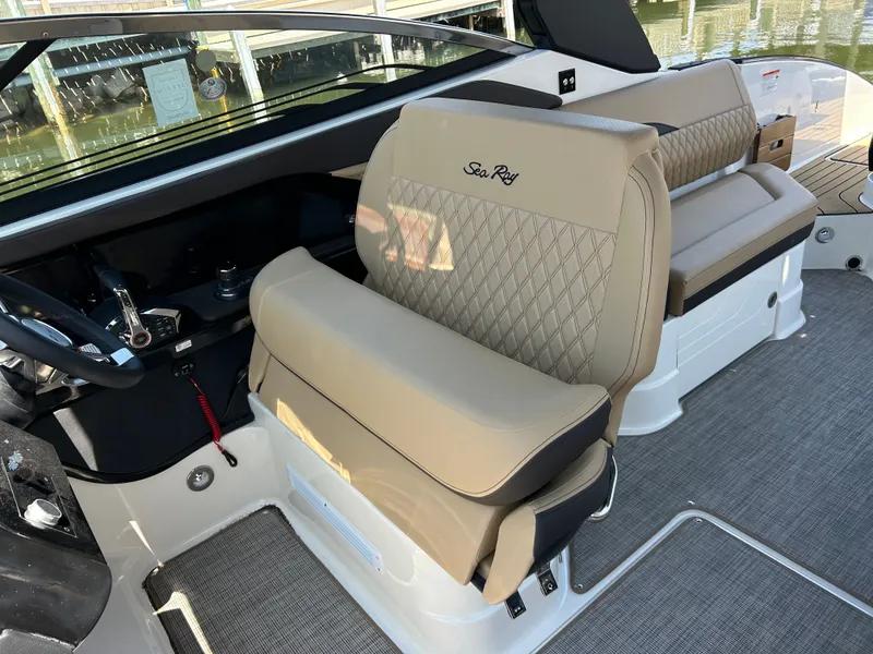 Slide: The Image of Sea Ray SLX 280 Outboard 2026 - 22