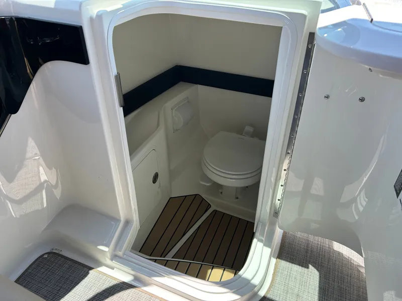 Slide: The Image of Sea Ray SLX 280 Outboard 2026 - 23