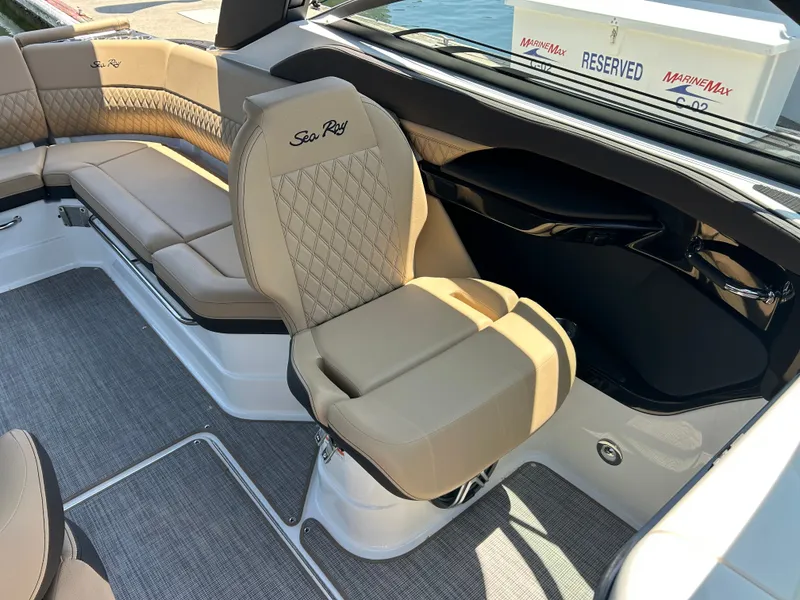 Slide: The Image of Sea Ray SLX 280 Outboard 2026 - 24