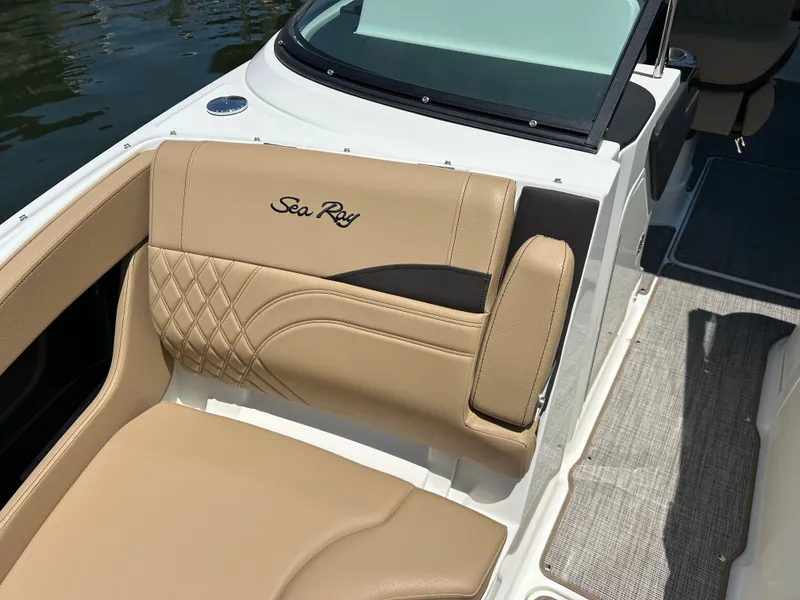 Slide: The Image of Sea Ray SLX 280 Outboard 2026 - 28