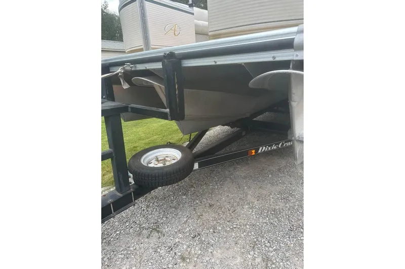 Slide: The Image of 2006 Avalon Paradise 24' pontoon boat on trailer, side view. - 2