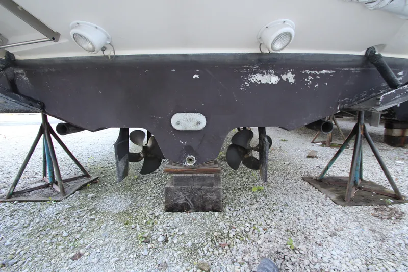 Slide: The Image of 2005 Sea Ray 340 Sundancer boat hull and propellers on stands. - 38