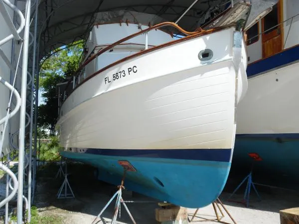 Slide: The Image of Grand Banks 32 Sedan 1982 - 0