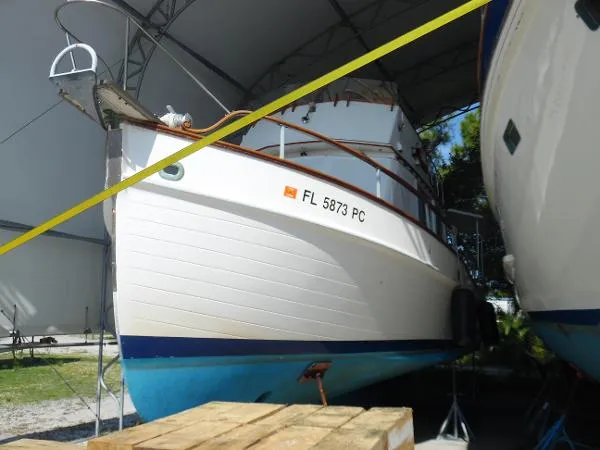 Slide: The Image of Grand Banks 32 Sedan 1982 - 1