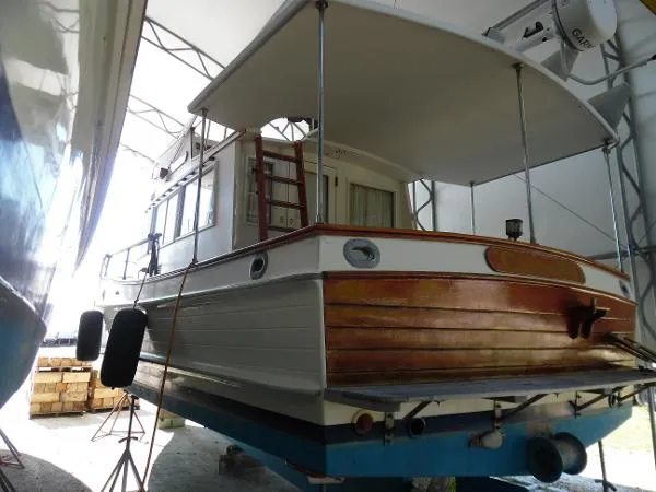 Slide: The Image of Grand Banks 32 Sedan 1982 - 5