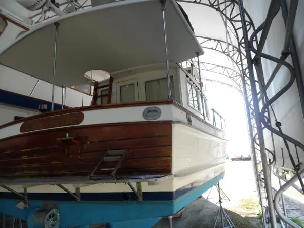 Slide: The Image of Grand Banks 32 Sedan 1982 - 6