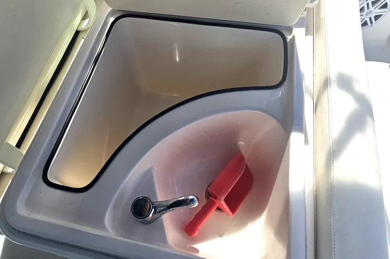 Slide: The Image of Sink with red scoop on 2003 Tiara Yachts 2900 Coronet boat. - 38
