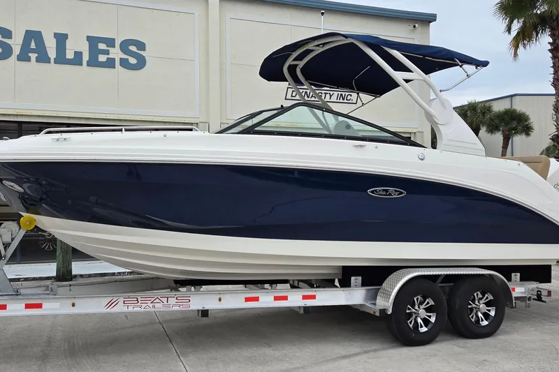 The Image of 2020 Sea Ray SDX 250 Outboard boat on trailer at sales location. - 0