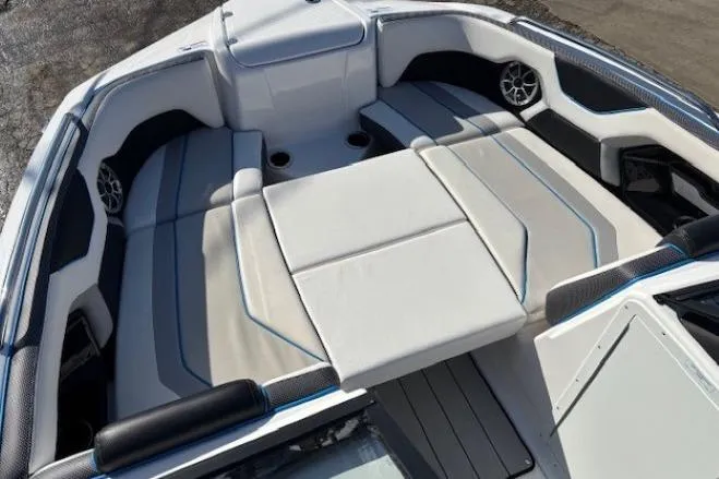 Slide: The Image of 2021 Yamaha Boats 212XD interior with spacious seating and modern design. - 10