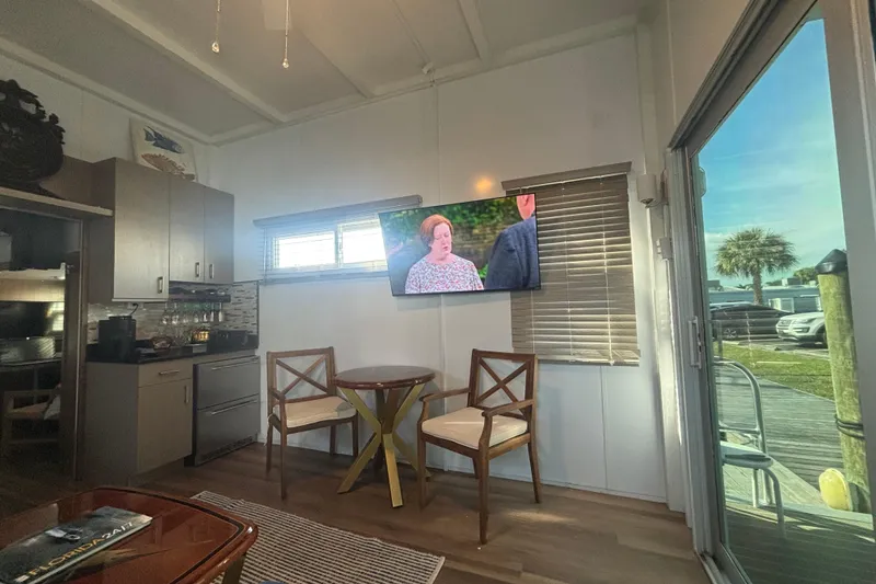 Slide: The Image of Salon - 4