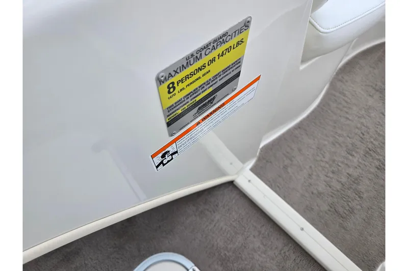 Slide: The Image of 2008 Stingray 195 LS/LX/LR boat capacity label, maximum 8 persons or 1470 lbs. - 15