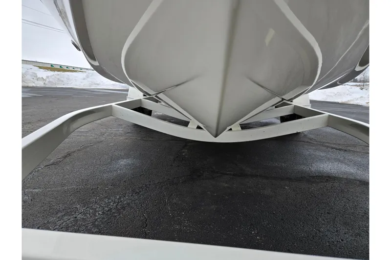 Slide: The Image of 2008 Stingray 195 LS/LX/LR boat on trailer, close-up view of hull and frame. - 7