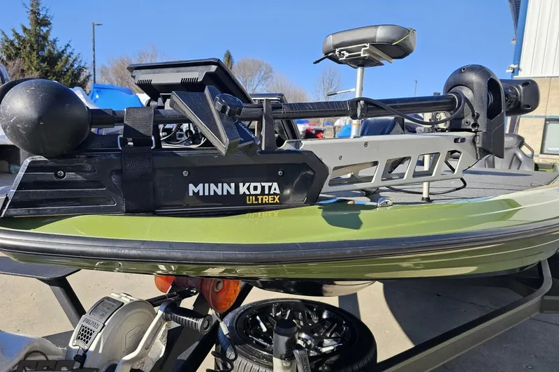 Slide: The Image of 2022 Skeeter FXR21 Apex boat with Minn Kota Ultrex trolling motor. - 21