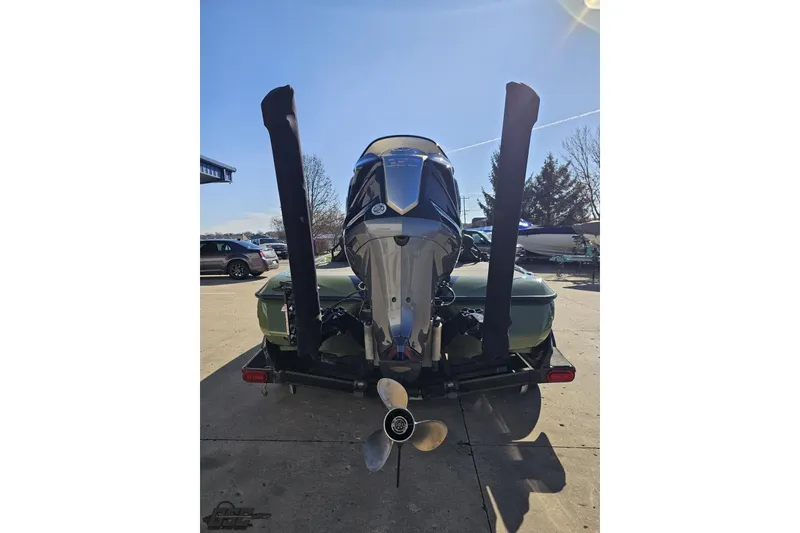 Slide: The Image of 2022 Skeeter FXR21 Apex boat rear view with motor and propeller. - 43