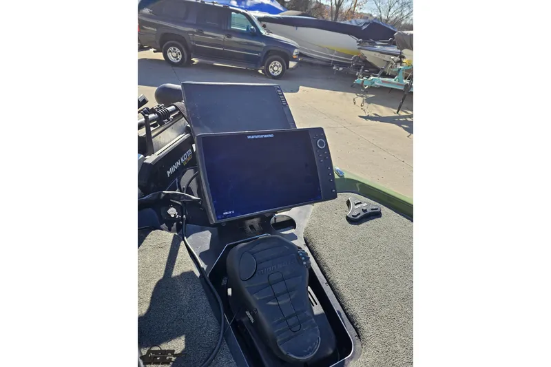 Slide: The Image of 2022 Skeeter FXR21 Apex boat with Minn Kota trolling motor and Humminbird electronics. - 79