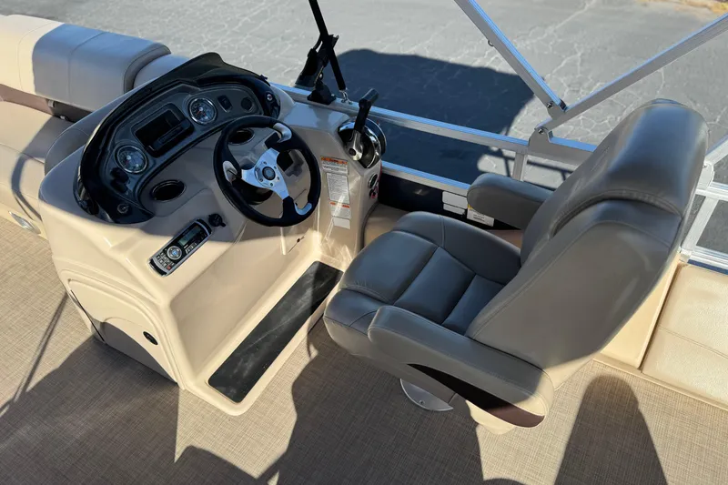 Slide: The Image of 2019 Sun Tracker SportFish 22 DLX boat helm with steering wheel and captain's chair. - 25