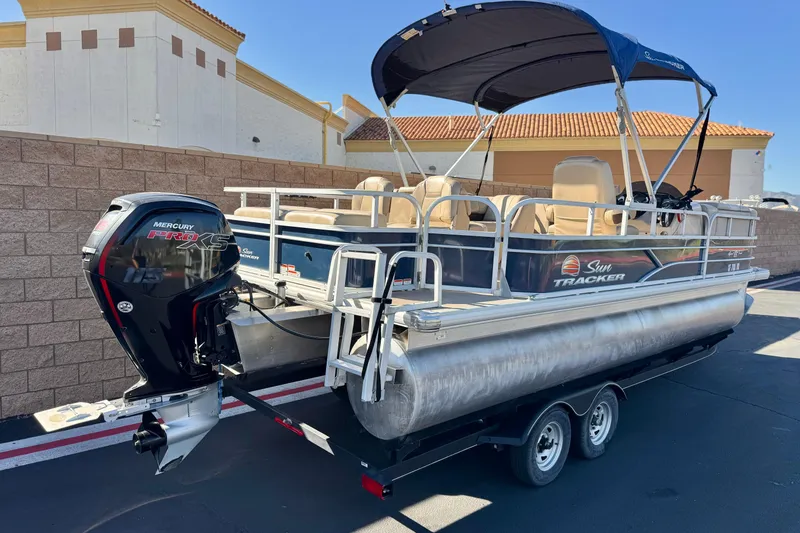 Slide: The Image of 2019 Sun Tracker SportFish 22 DLX pontoon boat with Mercury Pro XS engine. - 6