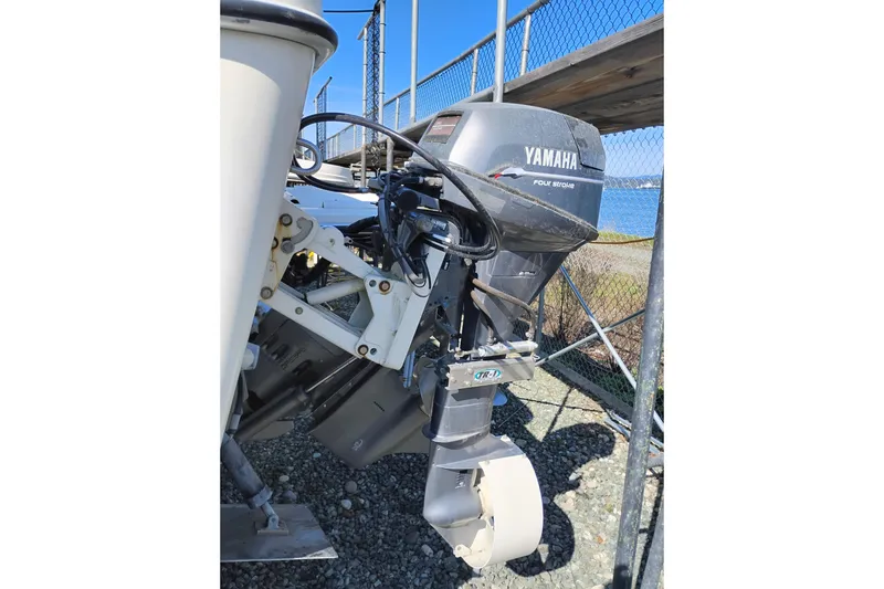Slide: The Image of Outboard motor on a 1997 SeaSport Explorer 2400, featuring a Yamaha four-stroke engine. - 39