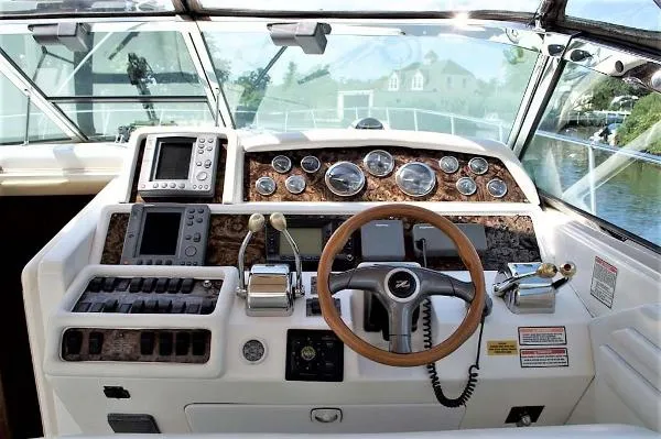 Slide: The Image of Sea Ray 400 Express Cruiser 1998 - 11