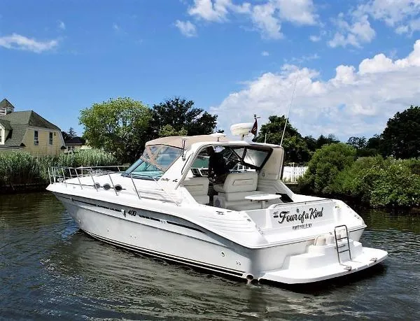 Slide: The Image of Sea Ray 400 Express Cruiser 1998 - 4