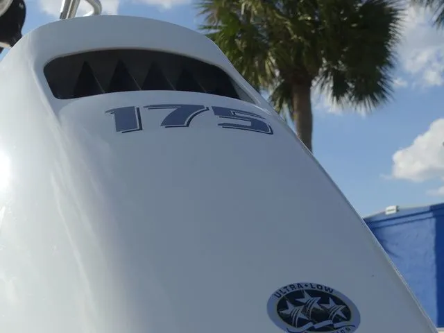 Slide: The Image of Bulls Bay 2200 XS 2026 - 10