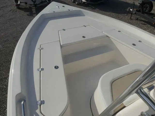 Slide: The Image of Bulls Bay 2200 XS 2026 - 11