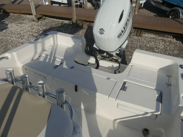 Slide: The Image of Bulls Bay 2200 XS 2026 - 15