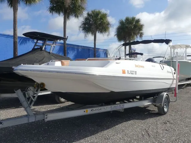 The Image of Hurricane SunDeck Sport 201 OB 2017 - 1