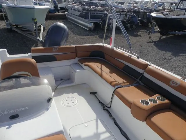 Slide: The Image of Hurricane SunDeck Sport 201 OB 2017 - 13