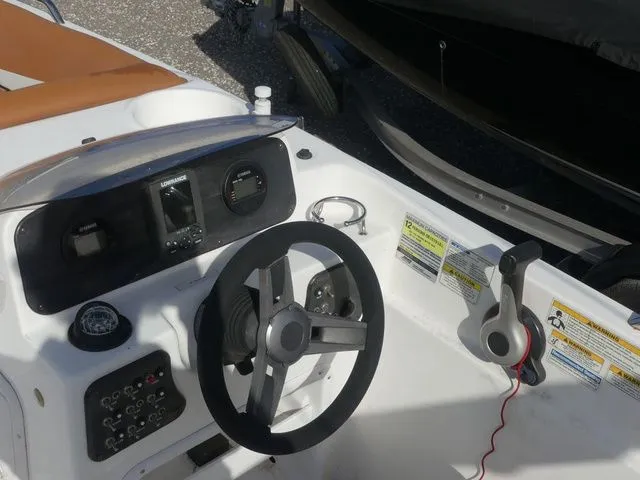 Slide: The Image of Hurricane SunDeck Sport 201 OB 2017 - 14