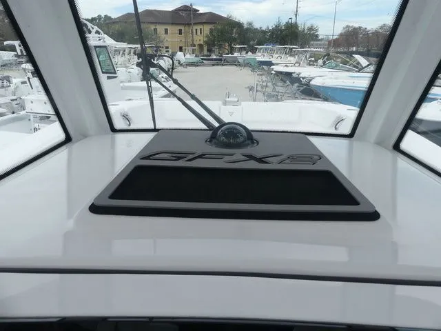 Slide: The Image of Twin Vee 280 GFX2 2026 - 13