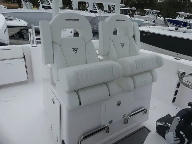 Slide: The Image of Twin Vee 280 GFX2 2026 - 14