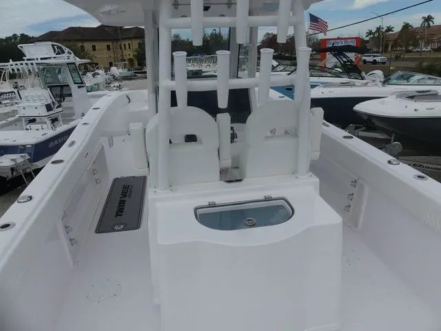 Slide: The Image of Twin Vee 280 GFX2 2026 - 9