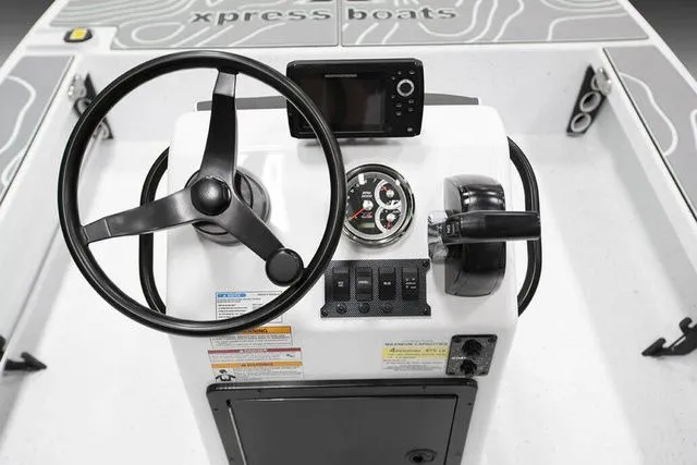 Slide: The Image of Xpress Skiff 185 2026 - 5