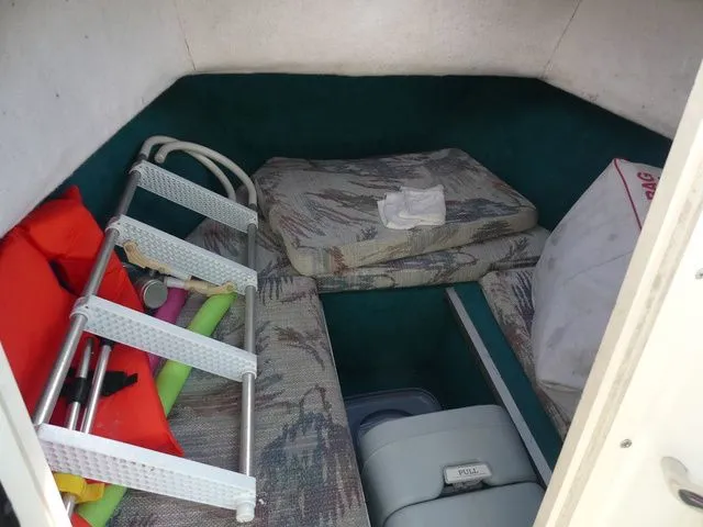 Slide: The Image of Sea Pro CUDDY WALKAROUND 1998 - 10