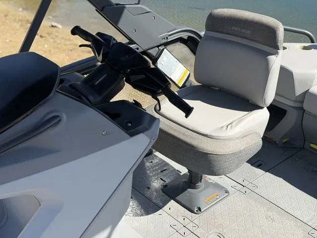 Slide: The Image of Sea-Doo Switch® Sport Compact - 170 hp Galvanized 2024 - 11