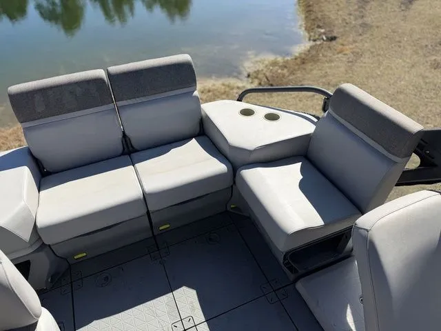 Slide: The Image of Sea-Doo Switch® Sport Compact - 170 hp Galvanized 2024 - 12