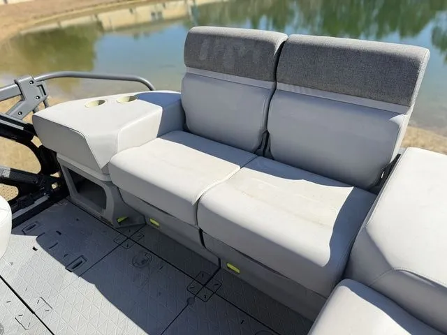 Slide: The Image of Sea-Doo Switch® Sport Compact - 170 hp Galvanized 2024 - 14