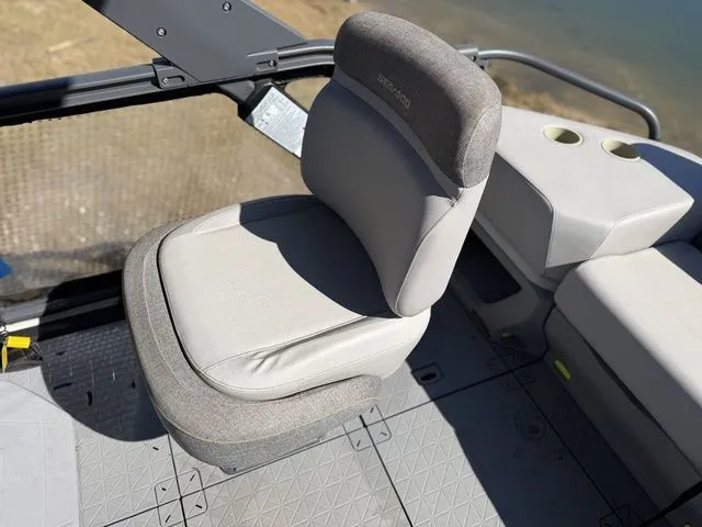 Slide: The Image of Sea-Doo Switch® Sport Compact - 170 hp Galvanized 2024 - 15