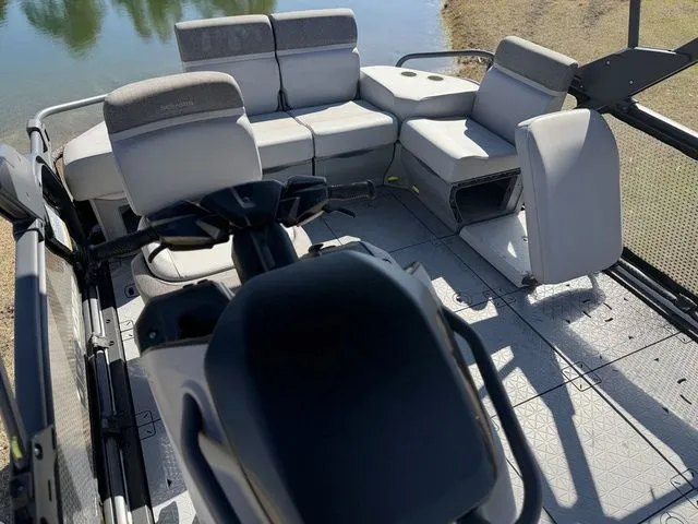 Slide: The Image of Sea-Doo Switch® Sport Compact - 170 hp Galvanized 2024 - 16