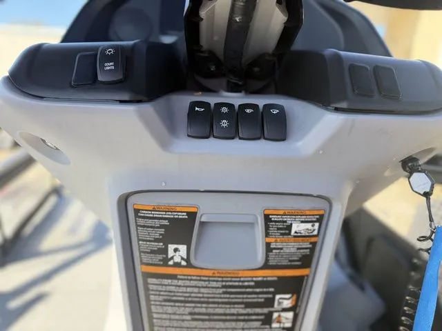 Slide: The Image of Sea-Doo Switch® Sport Compact - 170 hp Galvanized 2024 - 17