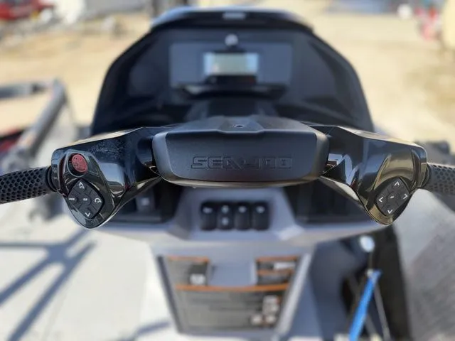 Slide: The Image of Sea-Doo Switch® Sport Compact - 170 hp Galvanized 2024 - 18