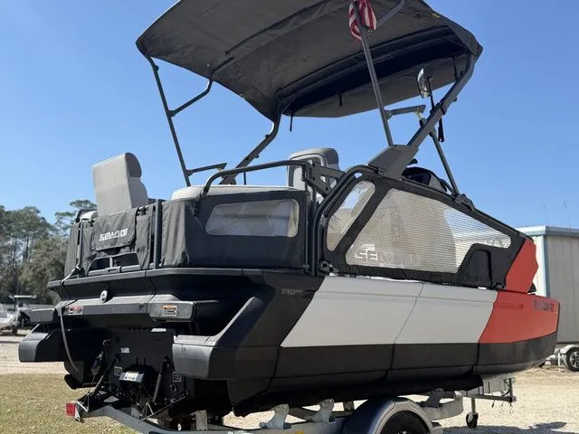 Slide: The Image of Sea-Doo Switch® Sport Compact - 170 hp Galvanized 2024 - 7