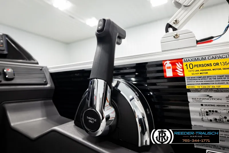 Slide: The Image of Throttle control of 2026 Bennington SLSF boat with capacity label and Reeder-Trausch Marine branding. - 36